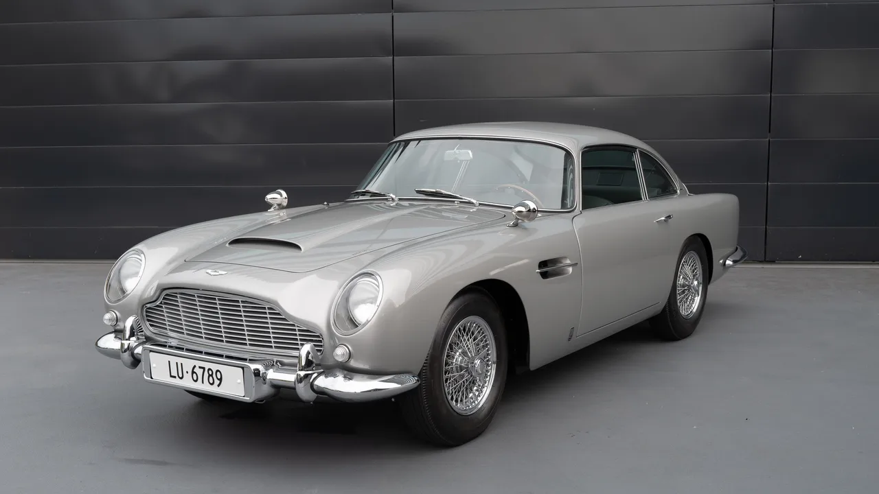 AstonMartin2